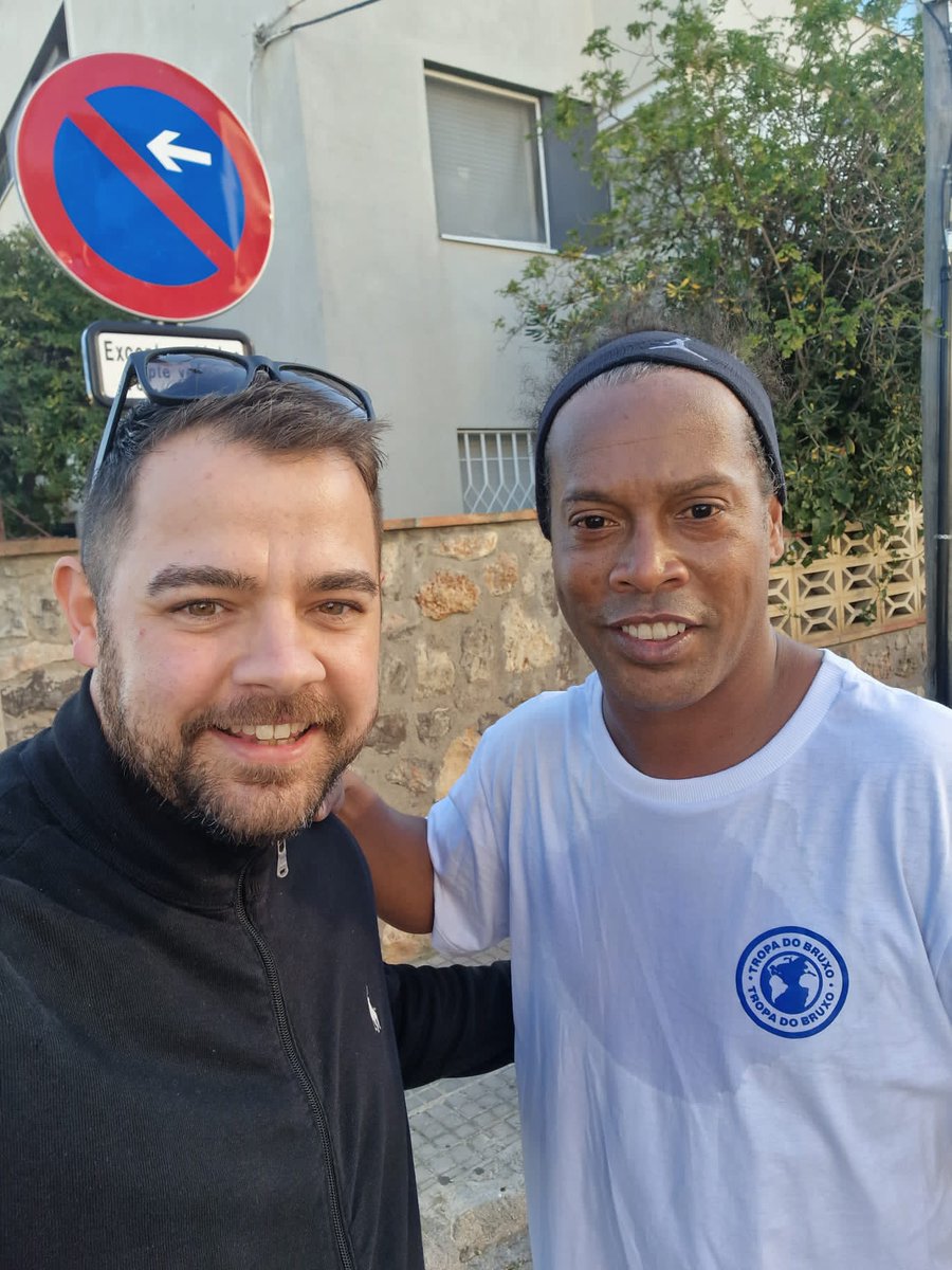 SimsLFC's tweet photo. @10Ronaldinho 🤙🏼🇧🇷 https://t.co/tQarOEvlvq