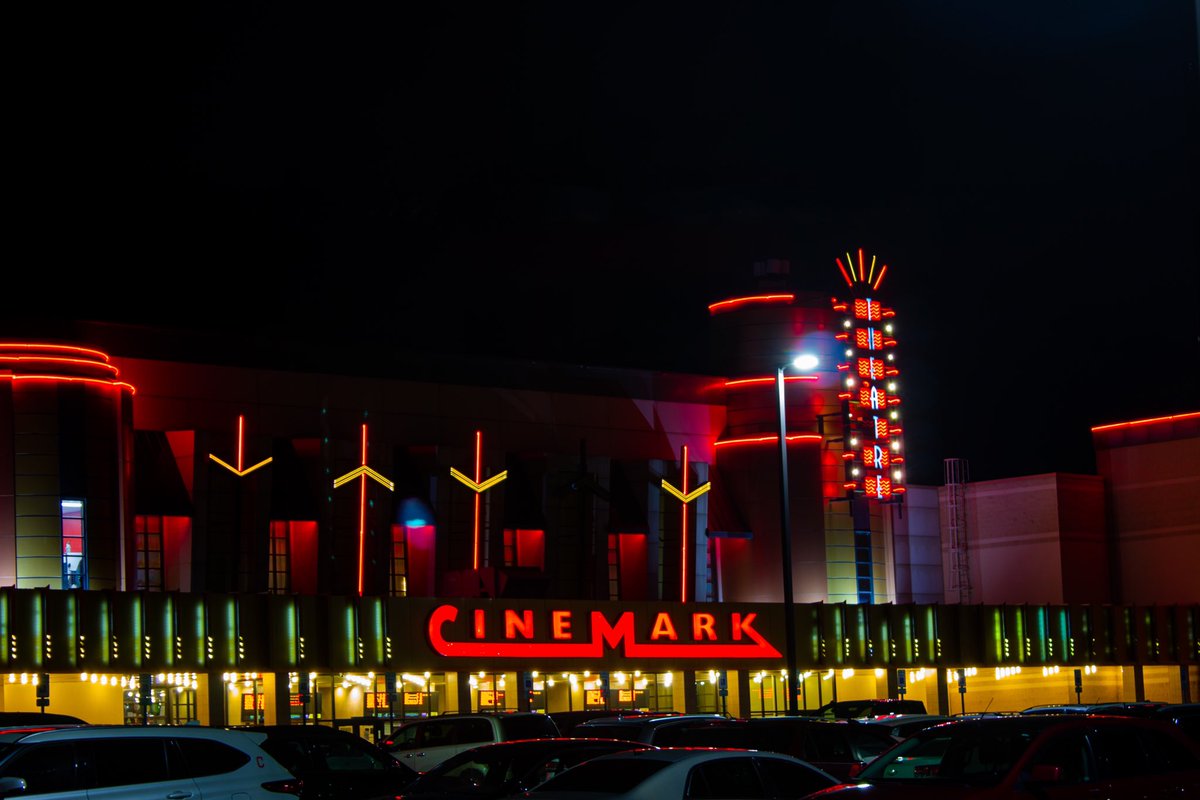CINEMA! #photography #clevelandphotographer #ohiophotographer #streetphotography #cinemark #movietheater #night #nighttimephotography