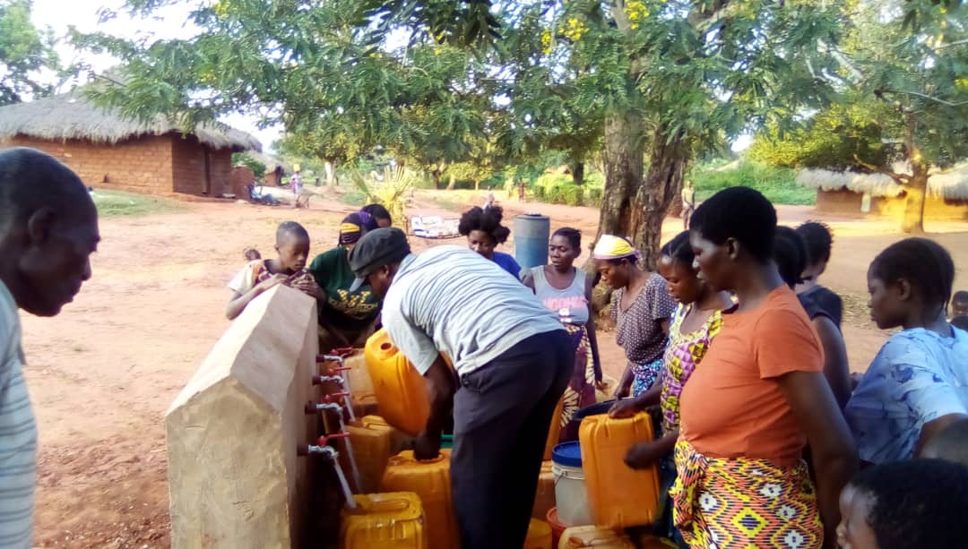 ONG_HAMAP's tweet photo. HAMAP-Humanitaire acts in the Democratic Republic of Congo! 🇨🇩

Thanks to the support of the Water Agency @LoireBretagne and the  @seco79410 of the city  @de_sanary and the AERMC (@SauvonsLeau), HAMAP supported a local foundation to set up a drinking water system. https://t.co/HVHoxTIxrG
