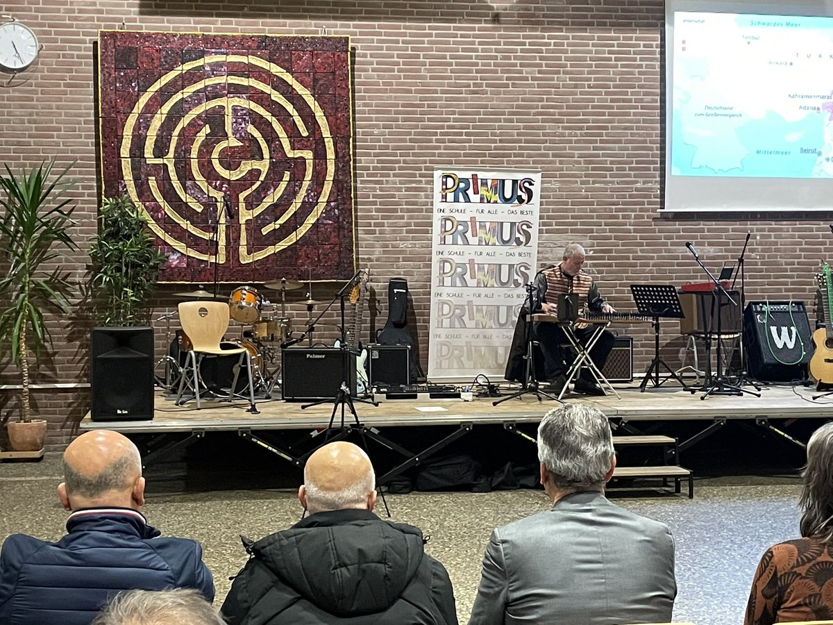 Benefiz Konzert an der Primus Schule für die Erdbeben Opfer -  in der Aula am Standort Geist