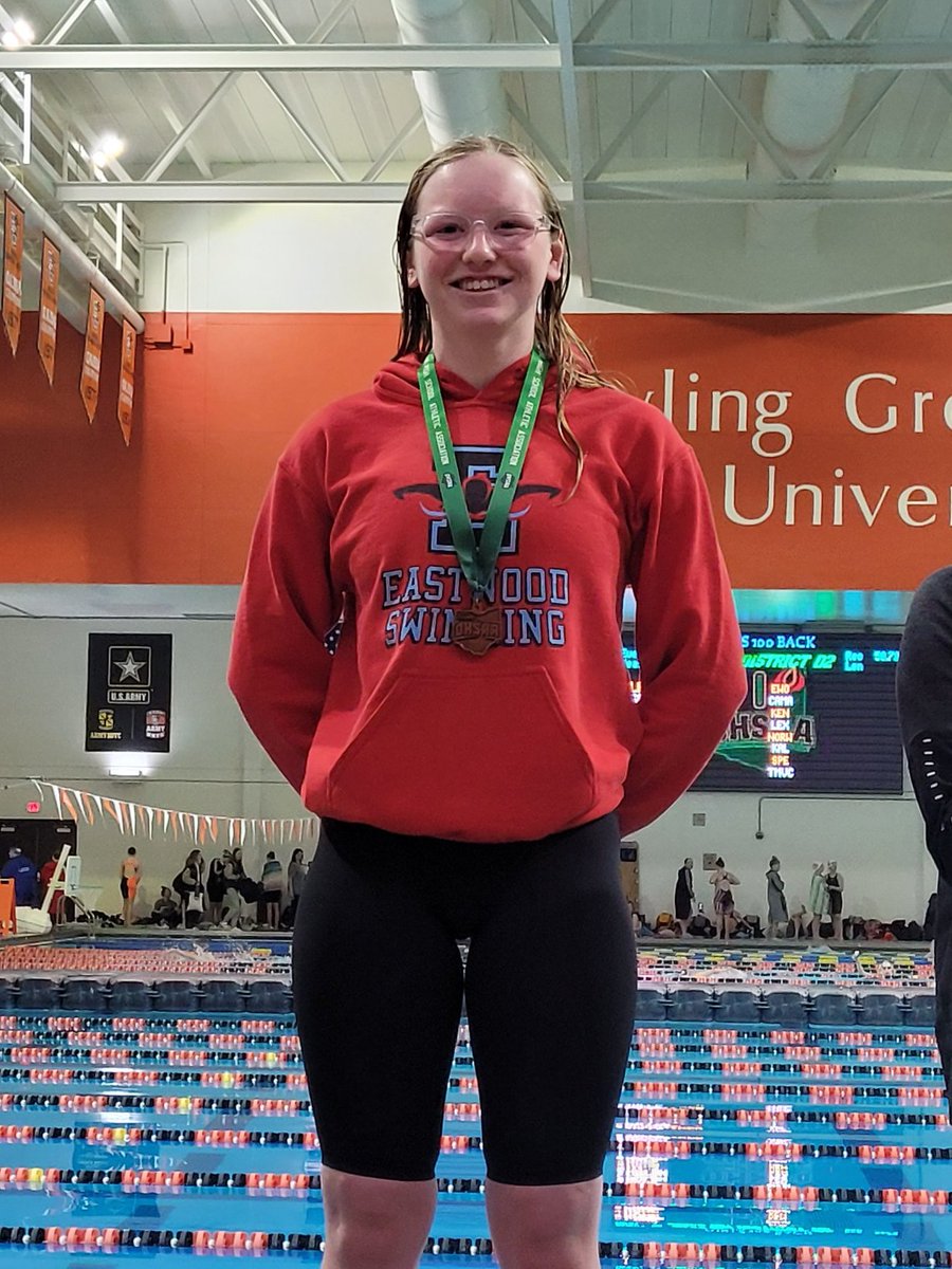 Congrats Emily O'Brien! 3rd place D2 500 free! <a href="/BGSCgators/">BGSC Gators</a> #HeadingToCanton
