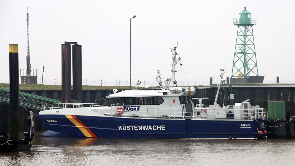 RickyGTS's tweet photo. Mission complete 📸😃📸 Mit der BREMEN ist meine kleine Serie zu den neuen #Zollboot’en komplett 💪🏻 GELTING & DARSS heißen die Schwesterschiffe aus einer 3-er Serie für den #Zoll zur #Küstenwache https://t.co/oQpPrydq6H