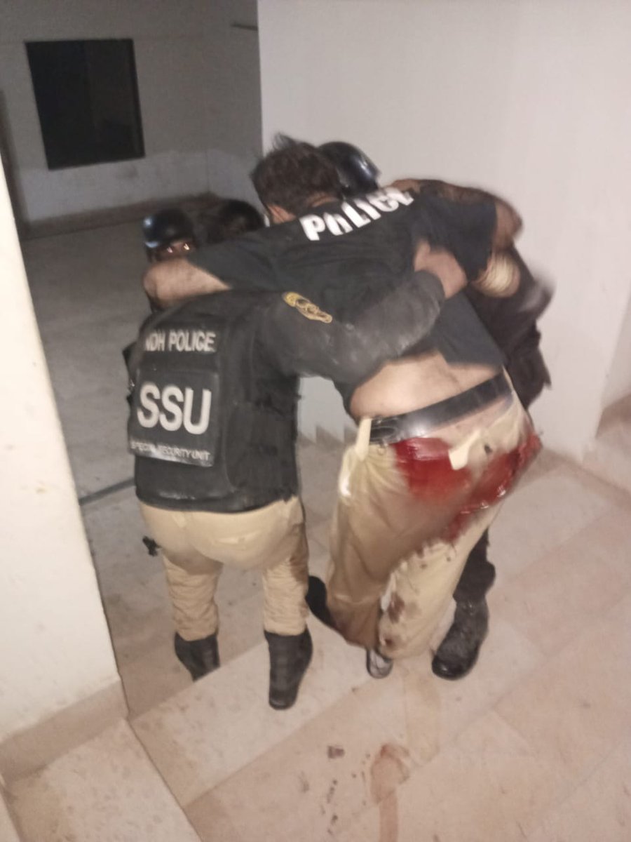 knlhsynwry2's tweet photo. دپاکستان په کراچی ښارکی په په عسکرو دفتر اشتهادی برید شوی   اوجنګ روان دی چی درانه مالی اوځانی تلفات هم لری   مجاهدین وروڼه دعاووکی یادساتی https://t.co/G0QbpQrhZ8