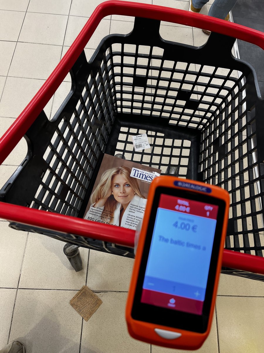 alvariteus's tweet photo. Comprar en los supermercados de Estonia con una maquinita en la que te ticas tú mismo y luego te vas sin más al finalizar tu compra, es realmente impresionante. Impensable en países donde la gente ticaría la mitad de la compra y se largaría con toda la jeta (España). https://t.co/1LlYaSIV6i