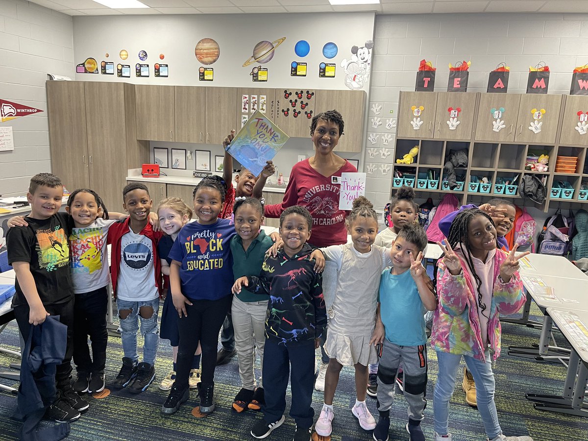 MsKGordon9's tweet photo. Thank you @mrstechking for reading to us today!!! We really enjoyed the story ❤️ #CommunityReads @ForestLakeEagle @Bjackson_FLE @Davis_FLE https://t.co/jlnnPCTqE7