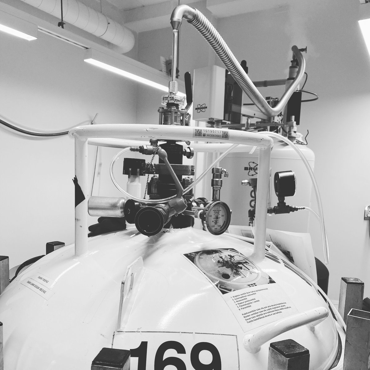 Became a member of the #NMR #helium refiling crew <a href="/helsinkiuni/">University of Helsinki</a> #chemistry