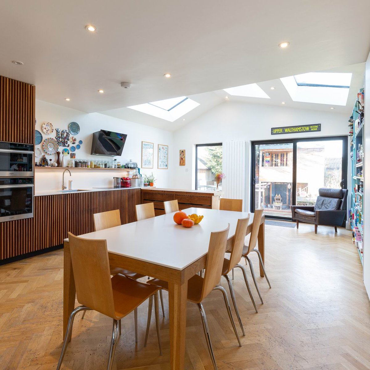 caramelquin's tweet image. New! Location for filming and photography in Wood Street, Walthamstow.  
lclocations.co.uk/location/wood-…
Photos @paulasmithphoto
Zero-waste kitchen @MakerTweets 
#shootlocation #locationscout #filmlocation