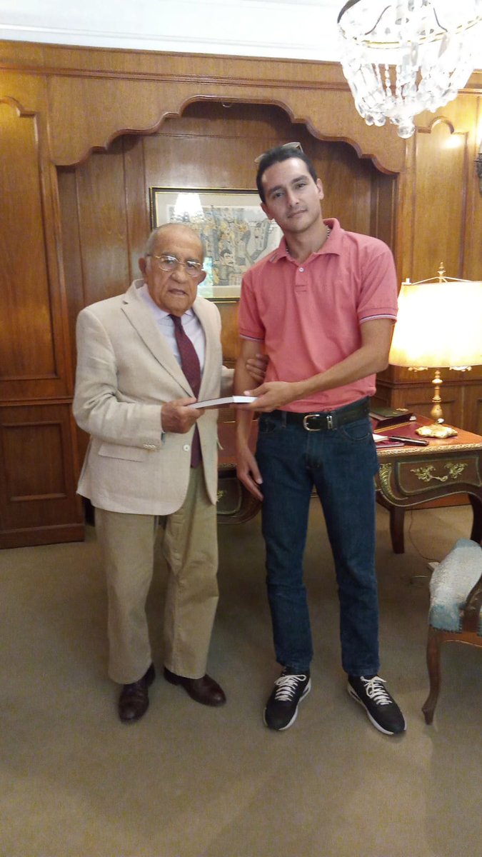 EmmaBertera1991's tweet photo. Junto al ex gobernador José Antonio "Pocho" Romero Feris, hablando sobre el campo y acerca de una nueva alternativa para la política entrerriana. ¡Vuelve el #Autonomismo!.
#PAN #PANER https://t.co/wMYExHymwy