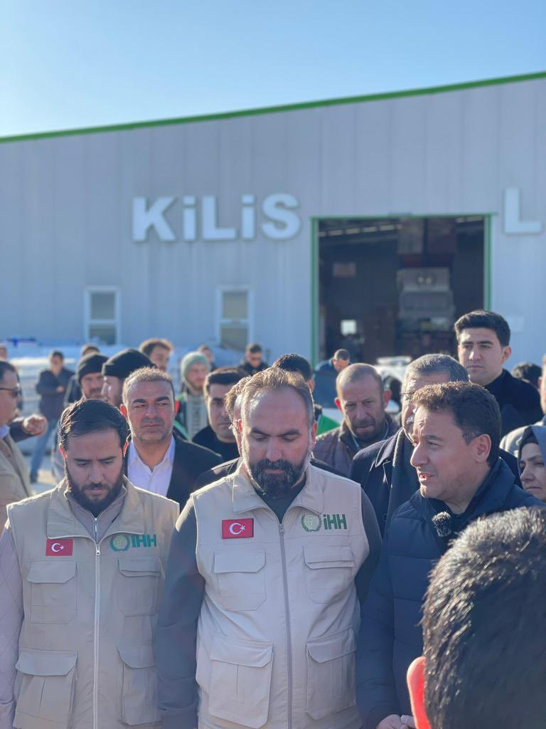 Genel Başkanımız Sayın Ali Babacan bugün Kilis’i ziyaret ettiler. Deprem de  hayatını kaybeden hemşehrilerimizin ailesine taziye ziyaretinde bulunduk. Kilis İHH  vakfının lojistik merkezini ziyaret ettik. 
Zorluğun üstesinden hep beraber, el ele vererek geleceğiz. 🇹🇷