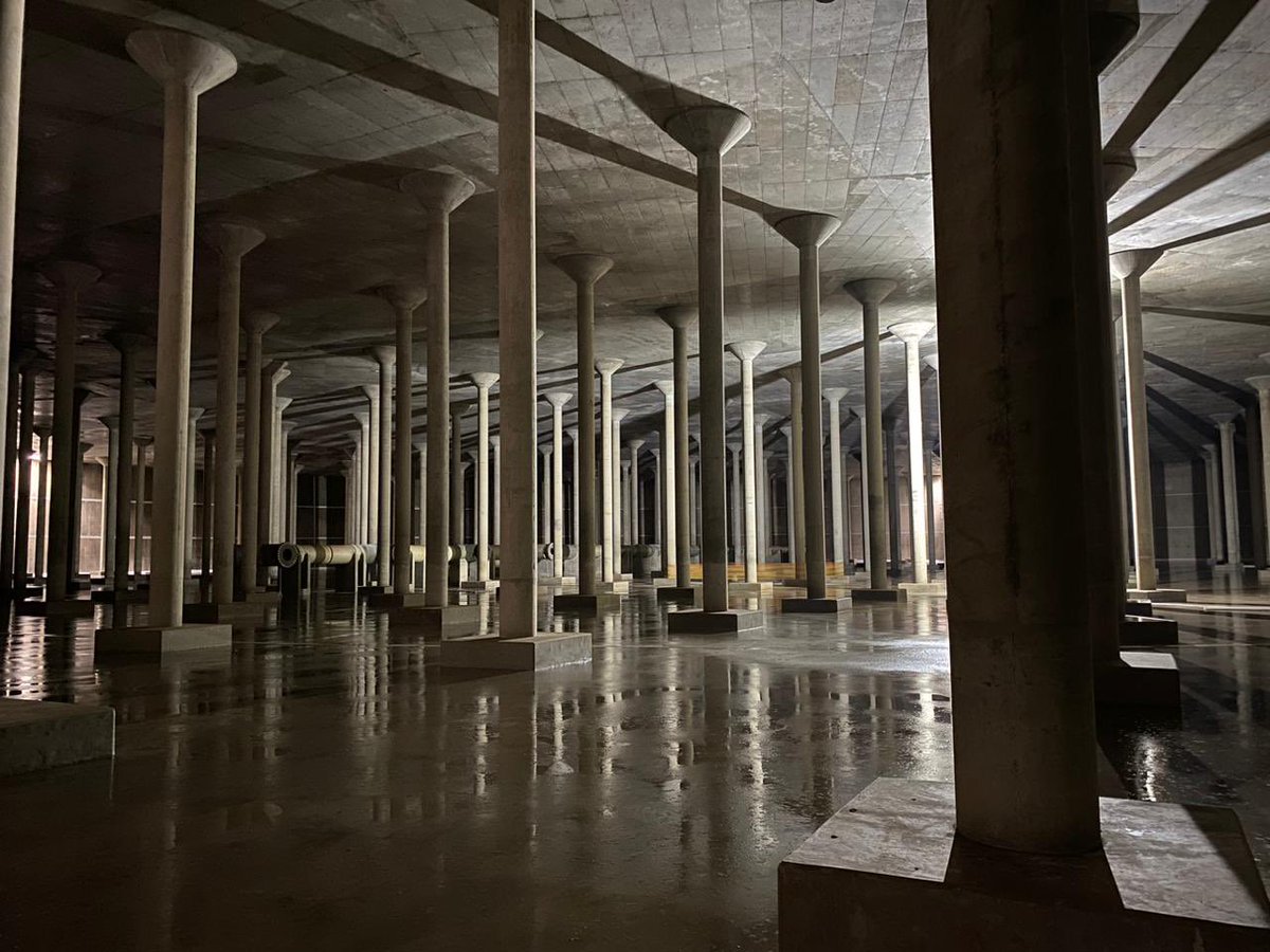 One of the largest cylindrical and circular reservoir in the world 💦🌎

#vlakfonteinreservoirRandWater
#vlakfonteinreservoir #sustainability #watersecurity
#findingnewways
#KnowBetterDoBetter
[NS]