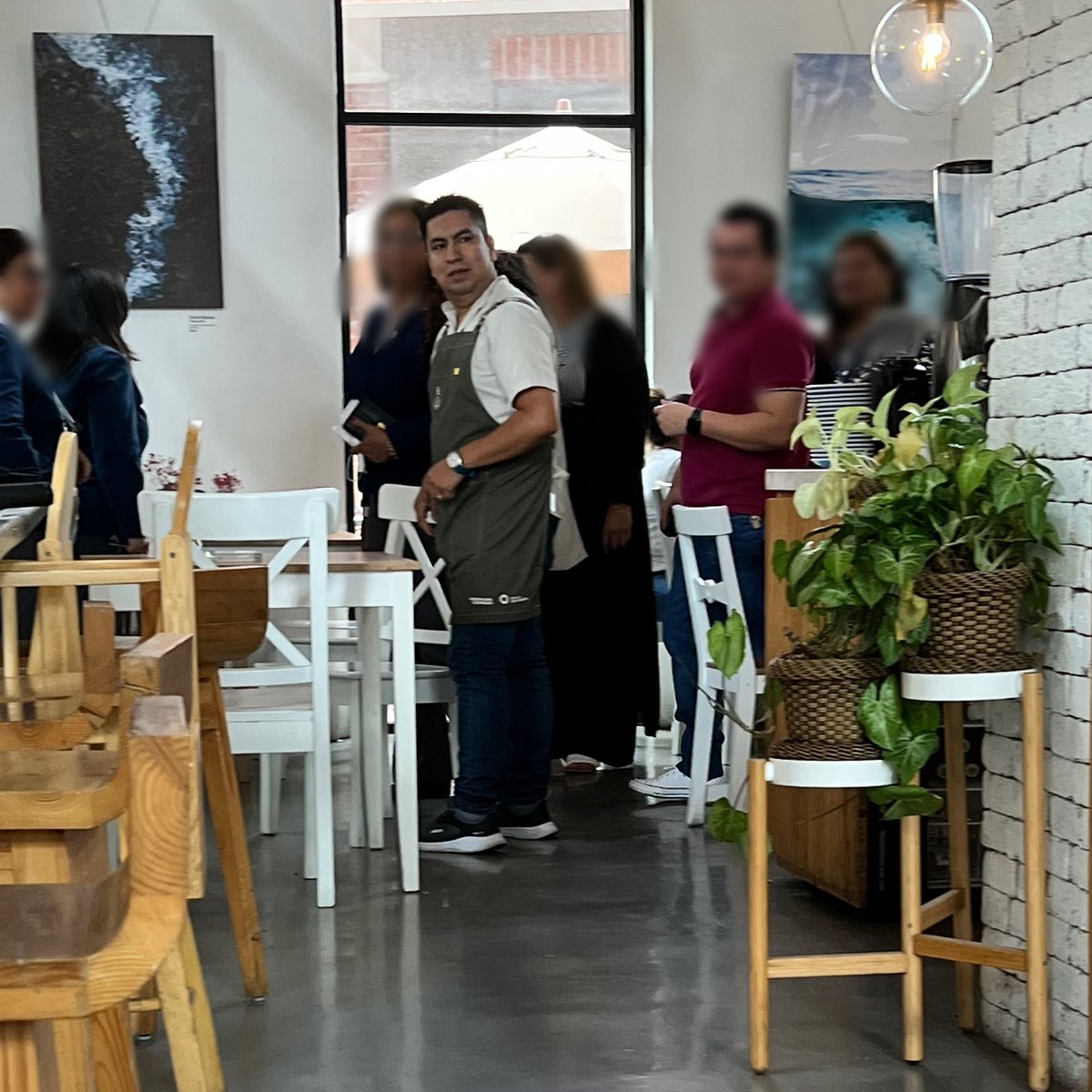 MarthaMoralesR's tweet photo. Hola @sailor_coffee quiero decirles que tienen a un mesero de lujo! Hoy él atendió nuestra mesa y creo que el buen servicio siempre es valorado pero cuando esos buenos gestos y buena atención son con tu hija(o) se valoran el doble! https://t.co/sPUspMicdj