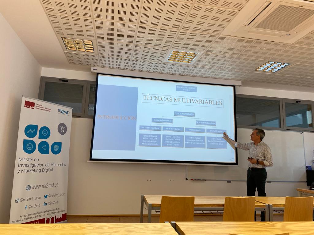 mi2md_uclm's tweet image. Subimos otro escalón 🆙️ e iniciamos el #analisismultivariable con Jesús García de Madariaga, Catedrático de la Universidad Complutense de Madrid.
🚀 ¡Conectando el marketing y la investigación digital para tu futuro profesional! #Mi2mD #MarketingDigital #MarketingTalavera #UCLM