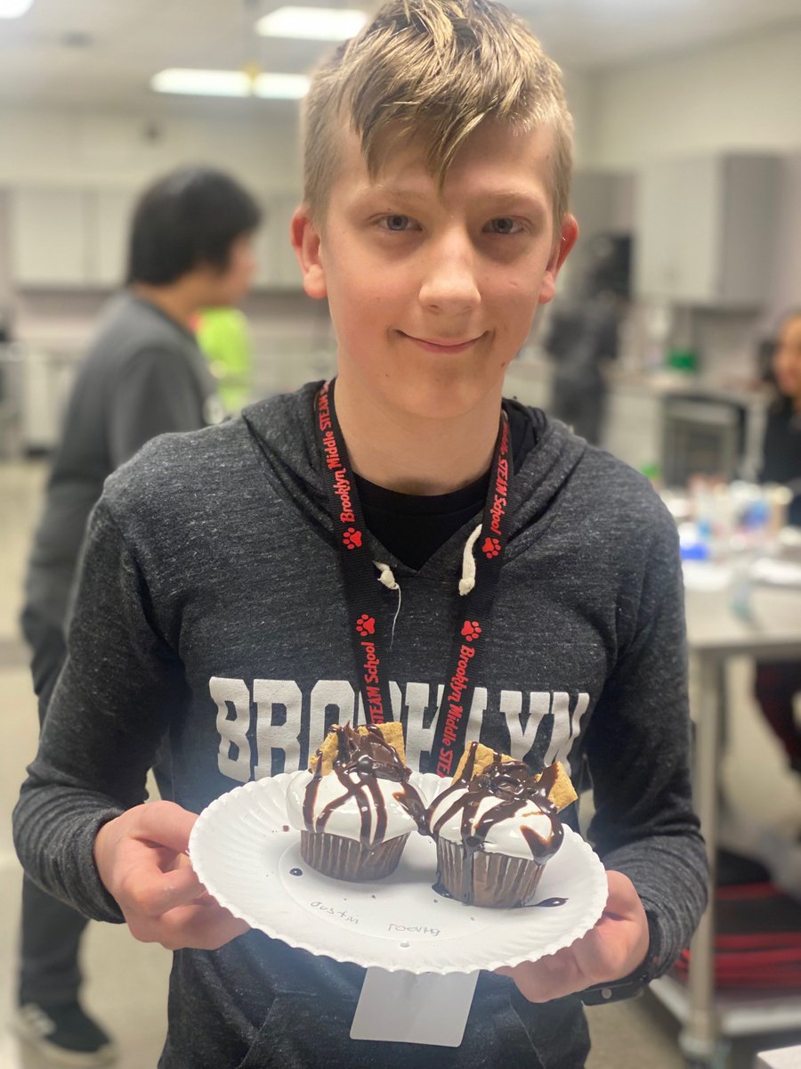 bmssteam's tweet photo. WARNING: This post will make you hungry!
A lot of baking has been going on this week with Cupcake Wars and cake decorating! These cakes are beautiful and delicious! #bmsbulldogsrock #creativebaking #ainsteam #futurepastrychefs https://t.co/MyZIAFPuVZ