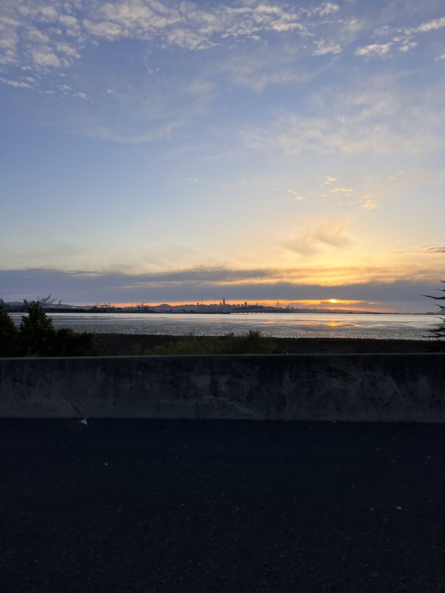UltimateExposu2's tweet photo. Sunset over the bay

#nature #beauty #sunsetphotography https://t.co/u1POiSZDGi
