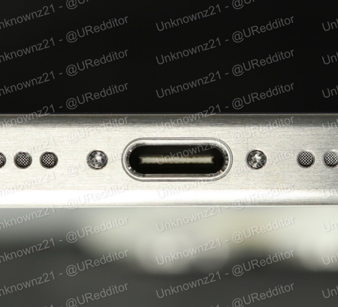 TopTechNGadgets's tweet photo. Parece haberse "leakeado" una foto real del puerto USB-C en el #iPhone15Pro 😳‼️

Al fin veremos que el puerto #Lightning desaparezca de los productos de la manzana. https://t.co/zsis08MURP