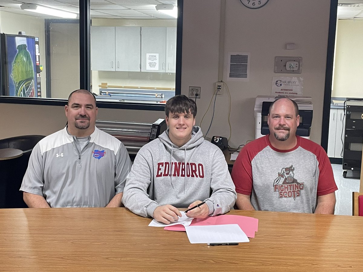 BIG_ZSports's tweet photo. Congratulations to Garaway SR Jarett Wallick as he has signed his National Letter of Intent to continue his football and academic career at @BoroAthletics @EdinboroFB @inter_valley @GarawayAthletic @JarettWallick @sackman_43 @ChaddWallick https://t.co/a7jXsL0j9Y