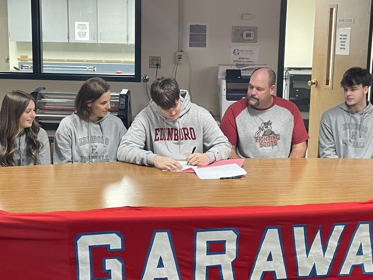BIG_ZSports's tweet photo. Congratulations to Garaway SR Jarett Wallick as he has signed his National Letter of Intent to continue his football and academic career at @BoroAthletics @EdinboroFB @inter_valley @GarawayAthletic @JarettWallick @sackman_43 @ChaddWallick https://t.co/a7jXsL0j9Y