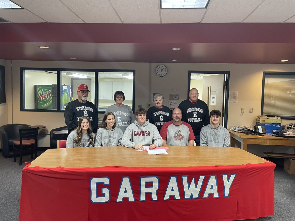 BIG_ZSports's tweet photo. Congratulations to Garaway SR Jarett Wallick as he has signed his National Letter of Intent to continue his football and academic career at @BoroAthletics @EdinboroFB @inter_valley @GarawayAthletic @JarettWallick @sackman_43 @ChaddWallick https://t.co/a7jXsL0j9Y