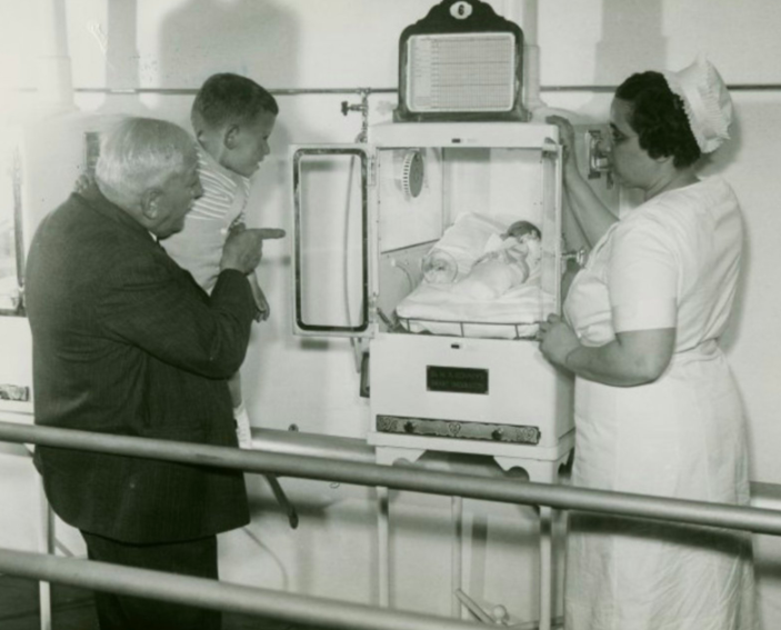 TrungTPhan's tweet photo. 5. Baby incubator

In late 1800s, French doctor Etienne Tarnier was looking for a solution to save babies born prematurely.

On a visit to the Paris zoo, he saw poultry incubators and borrowed that innovation to make a baby incubator. https://t.co/9eqYZYMpnI