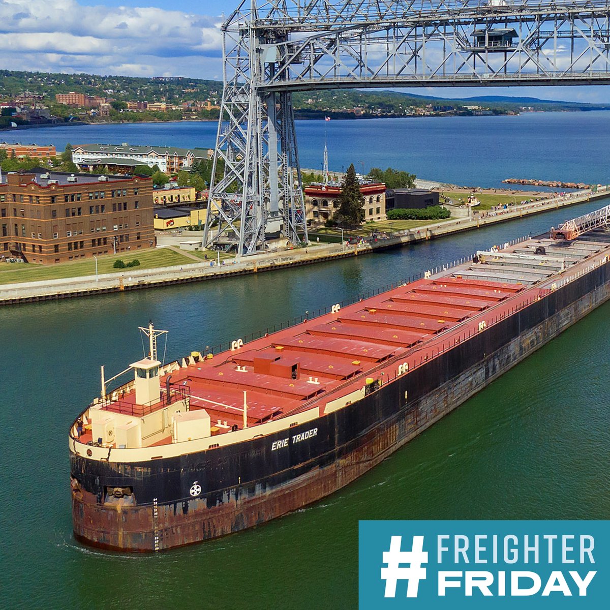 Have you seen the Erie Trader? For this #FreighterFriday we're taking a look at this self-unloading barge, which has been in service on the Great Lakes for just over a decade. Learn more about her at bit.ly/3VK4ufd