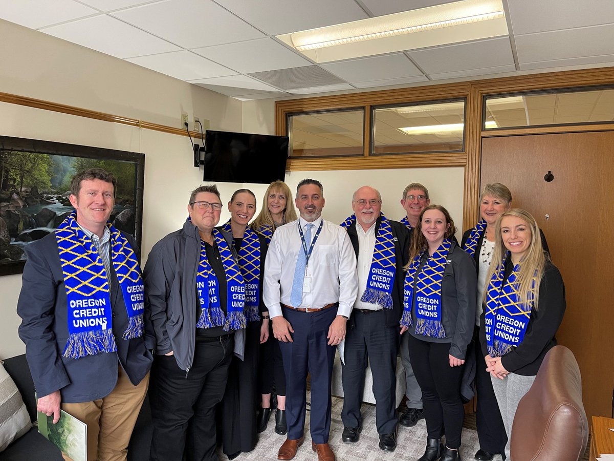 Oregon #CreditUnions were everywhere during #ORCreditUnionDayattheCapitol in Salem this week. Here we have leaders from @FibreCU and TLC meeting with Rep. Cyrus Javadi.
