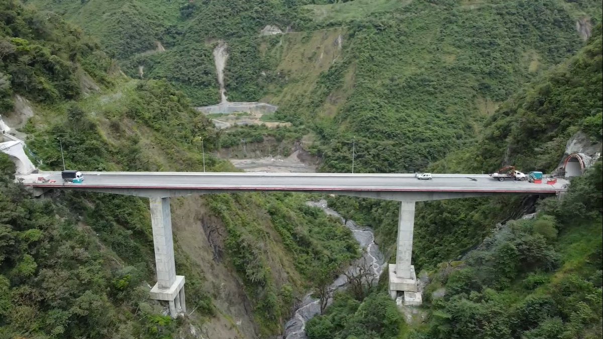 AutopistasUraba's tweet photo. La infraestructura no se detiene. Dia a día nos acercamos a la culminación de esta importante obra.

Proyecto Mar 2 ¡Uniendo Región! https://t.co/MgqYMoWfza