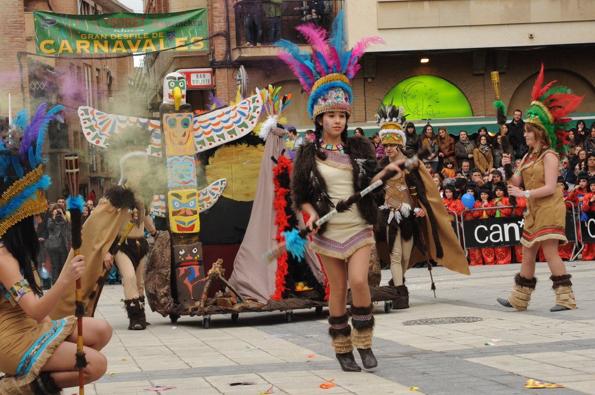 Este fin de semana y el que viene tenéis una cita en la #Ribera de Navarra porque por fin llegan los #Carnavales !!Todas las localidades se llenarán de color y diversión.Preparad la maleta con  vuestros disfraces, complementos y maquillaje y acercaros para disfrutar del carnaval.
