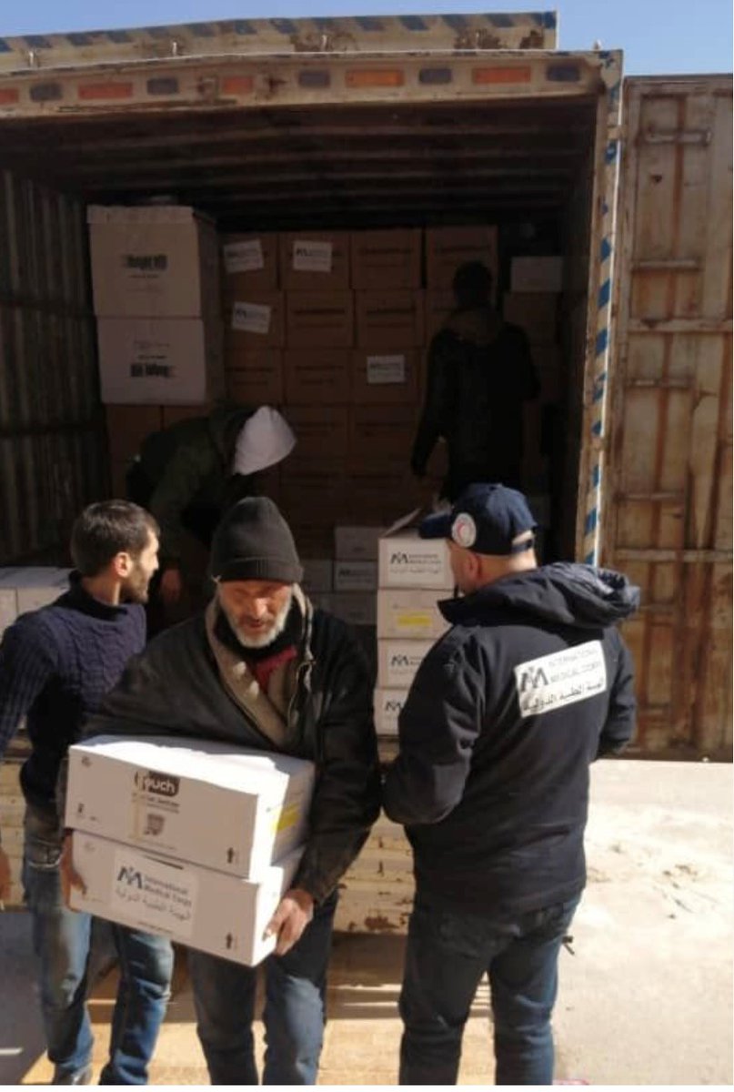 ExxonMobil_NL's tweet photo. 2/2 Onze meer dan 100 collega’s in Turkije zetten zich in om mensen in het noodgebied te helpen. Bijvoorbeeld bij het organiseren van transporten en donaties van middelen en benodigdheden. Alles om zoveel mogelijk te kunnen betekenen voor de getroffenen. https://t.co/7FnTi5UAn1 https://t.co/O1TtWW3sqU