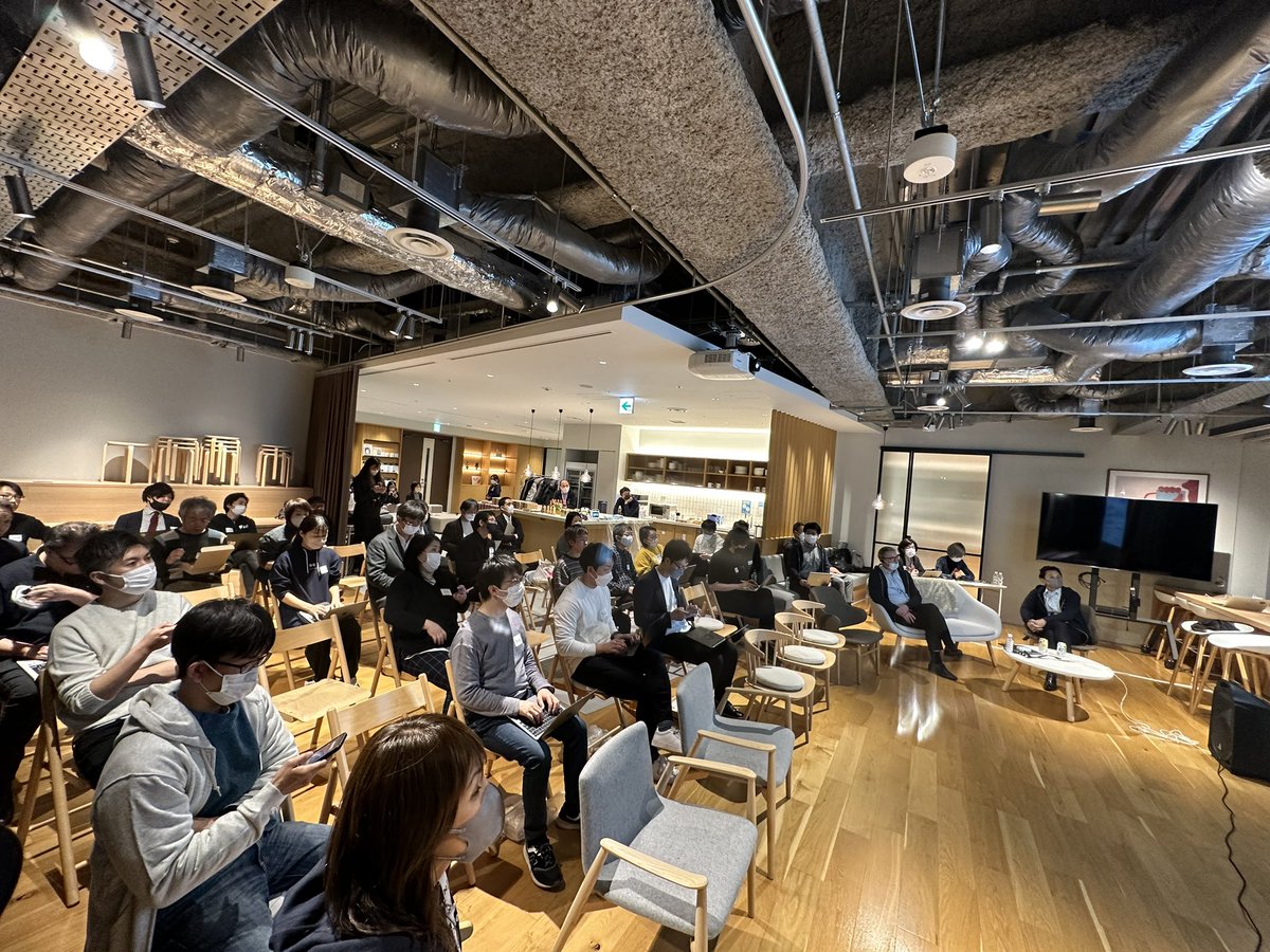 今日のzenlabは想像以上に盛り上がって最高でした。皆さん本当にありがとうございました😊
zendesk CTO <a href="/amcdermo/">Adrian McDermott</a> も参加してくれて、本音ベースで会話出来て感謝だったし、会を盛り上げてくれた沢山の皆さんにも改めて感謝です。乾杯2回あったしw発表レベルも高いし、感謝、ありがとうございました😊