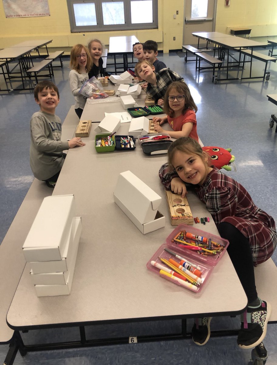 _anmontano's tweet photo. Candle-holders made by 1M &amp; 1R! 😍👏🏼Our entire first grade loved this hands-on activity led &amp; prepared by generous family members. What a beautiful keepsake! #AtTheRox https://t.co/Pf5Qpglt1K
