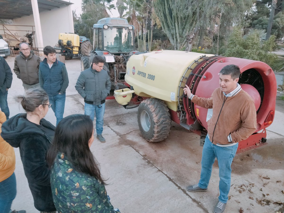 IfapaJunta's tweet photo. 📌Último día de formación en mango y aguacate en #Málaga

✅Los alumnos han aprendido a favorecer la biodiversidad, luchar contra la erosión y usar el suelo agrícola como aliado en el secuestro de carbono

💚Prácticas beneficiosas para el #MedioAmbiente y la fertilidad del suelo https://t.co/gFKY6gm93n