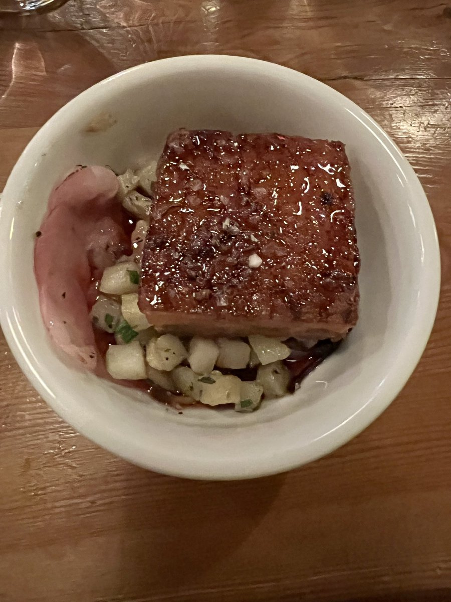 OutdoorsAlexa's tweet image. Got invited to a 5 course Chefs dinner w/ a tour at @citizencider and it did not disappoint 🤤 #eatlocal #ciderpairing #vermont