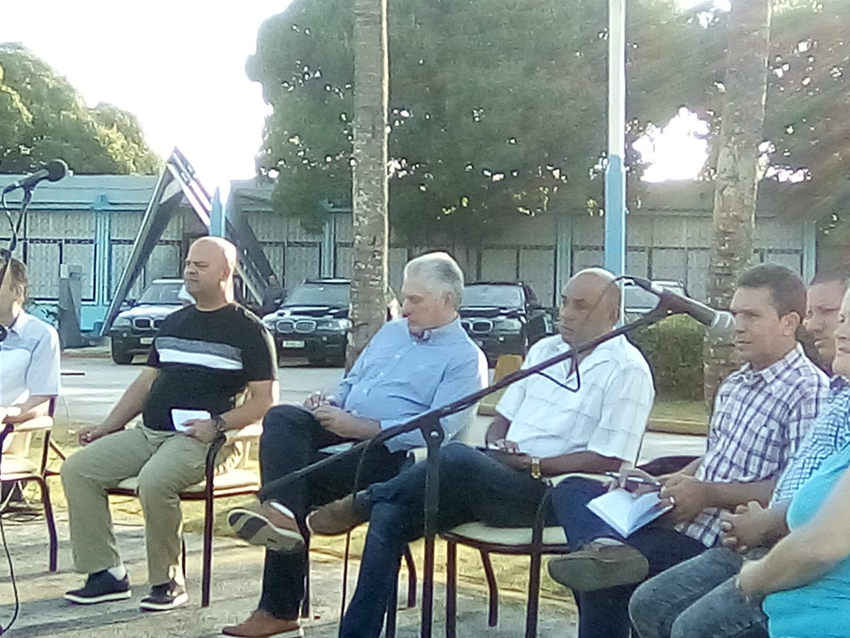 villacons's tweet photo. #AhoraMismo trabajadores del sector de la construcción en @villacons de #VillaClara intercambian con los candidatos a diputados a la @AsambleaCuba. #MejorEsPosible #JuntosPorVillaClara @DiazCanelB @PartidoPCC @PresidenciaCuba @CubaMicons @CubaCubacons @Rene_MesaMICONS @CEcmvc https://t.co/jqahJEkrGQ