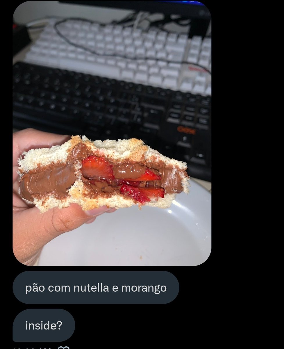 Sanduíche de Morango com Nutella.

Inside?