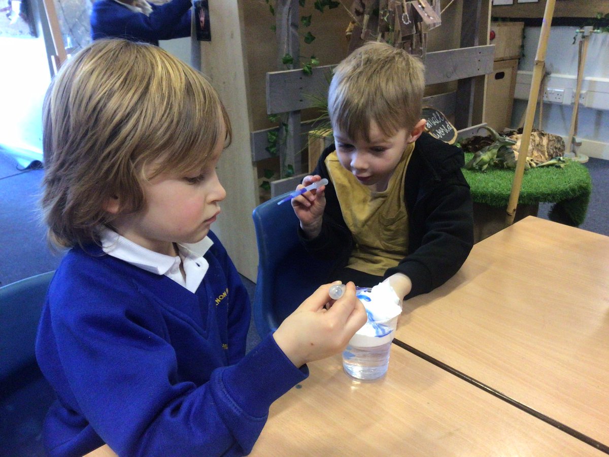 Canon_Reception's tweet image. Reception are learning all about the weather this week... The children have been super scientists and have learnt all about how it rains. The clouds get very heavy and then rain starts to fall! 🌧☔️ @Cornerstonesedu #PuddlesandRainbows @CanonSharples @LT_Trust #cspsscience