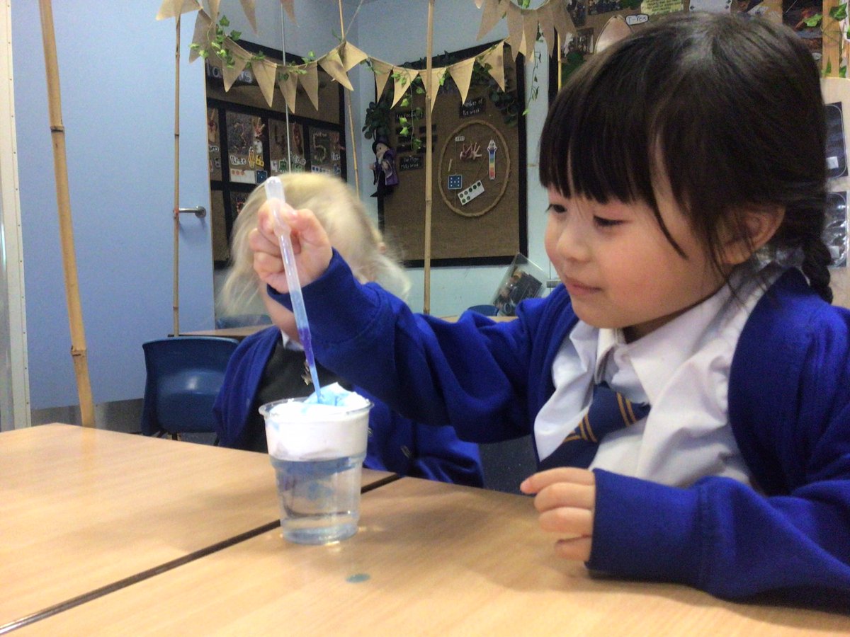 Canon_Reception's tweet image. Reception are learning all about the weather this week... The children have been super scientists and have learnt all about how it rains. The clouds get very heavy and then rain starts to fall! 🌧☔️ @Cornerstonesedu #PuddlesandRainbows @CanonSharples @LT_Trust #cspsscience