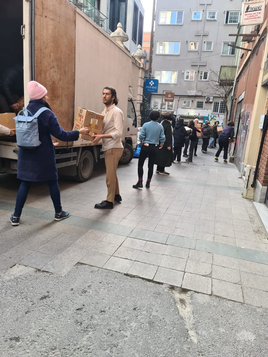 Elden ele dayanışmamızı büyütüyoruz. Mor Tır afet bölgesine gitmeye hazırlanıyor 💜