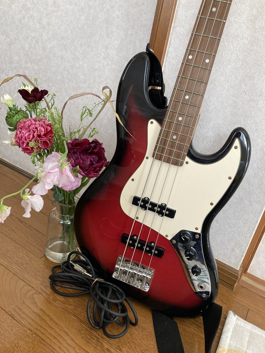 citysaru1919's tweet photo. @otasukeya_0000 様より
【第7弾】特屋プレゼント企画
Legendエレキベースプレゼントいただきました!ありがとうございました♡
初めてのギターなのでワクワクです🎸
usedでしたが状態もとても良かったです!
毎週キャンペーンやっていらっしゃるので必見です😊
#さるの当選報告 #TOKUYA #徳屋 https://t.co/RojXHFKSHZ