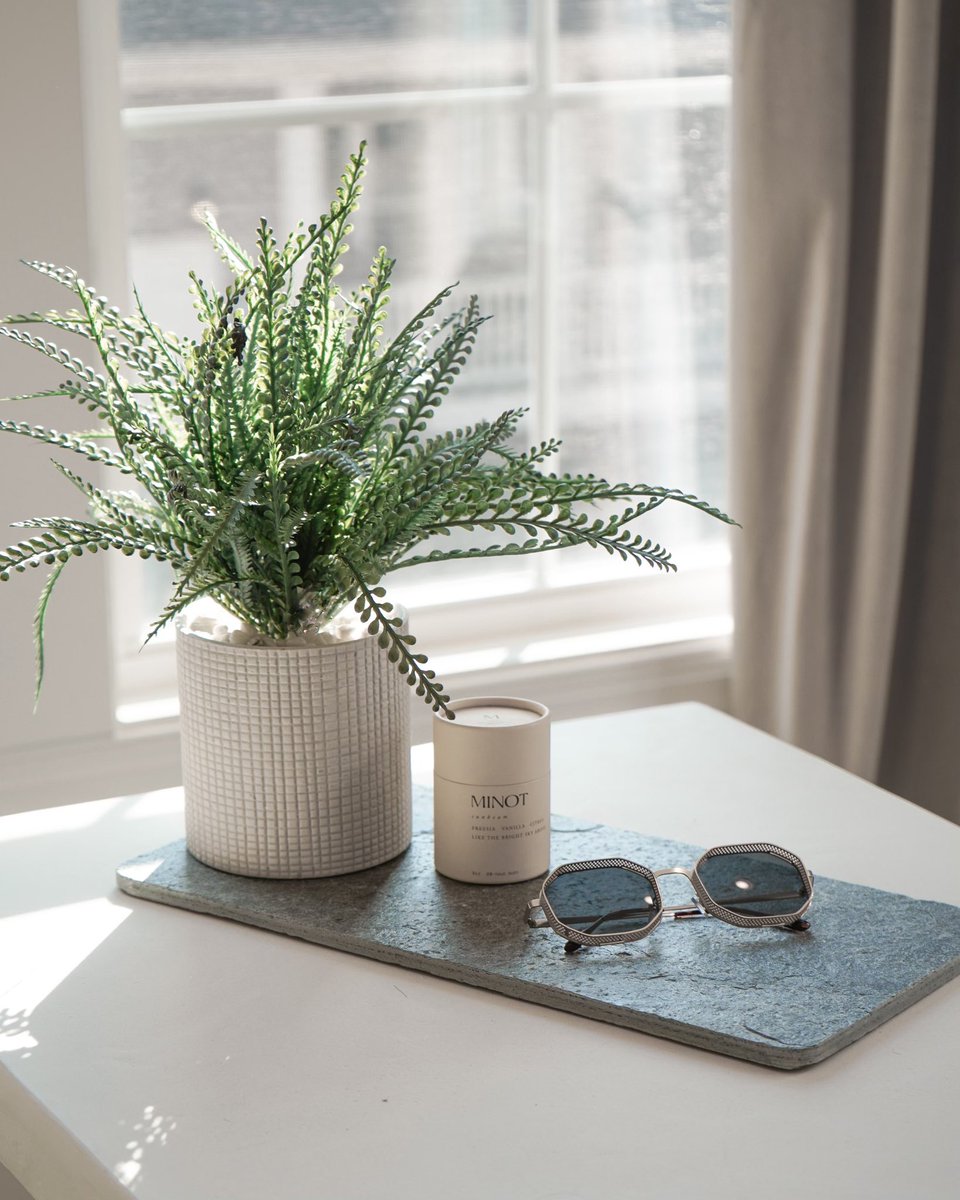 RathellDesigns's tweet photo. Happy Friday! As you sit in your office today don’t forget to speak positive affirmations into existence: You deserve a soft life. You deserve luxury, calm, peace, health, wealth, and serenity. #allisterproject #homeoffice 
.
#interiordesigner #rathelldesigns #dailyaffirmations https://t.co/oQOMCLLDAZ