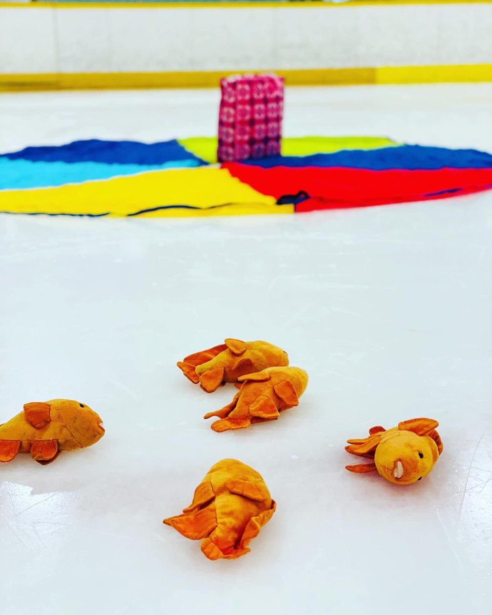 Hey 
hey hey 
We skate Family Day!