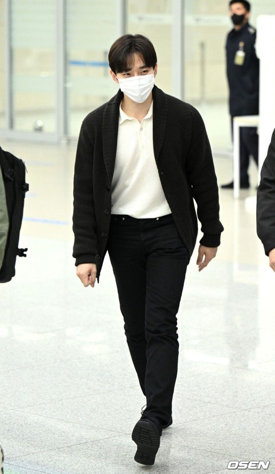 forleejunho's tweet photo. 230217

⚠️ React (😍/😆), Recommend, Share

#LeeJunho at Incheon Airport, back from Thailand
🔗https://t.co/hBtHmG3kOH
🔗https://t.co/5lZk8ifoc7
🔗https://t.co/RlJdkCfNXr
🔗https://t.co/w421m0d5Xa

#이준호 #Junho #준호 #2PM https://t.co/MRHOSlmiJP