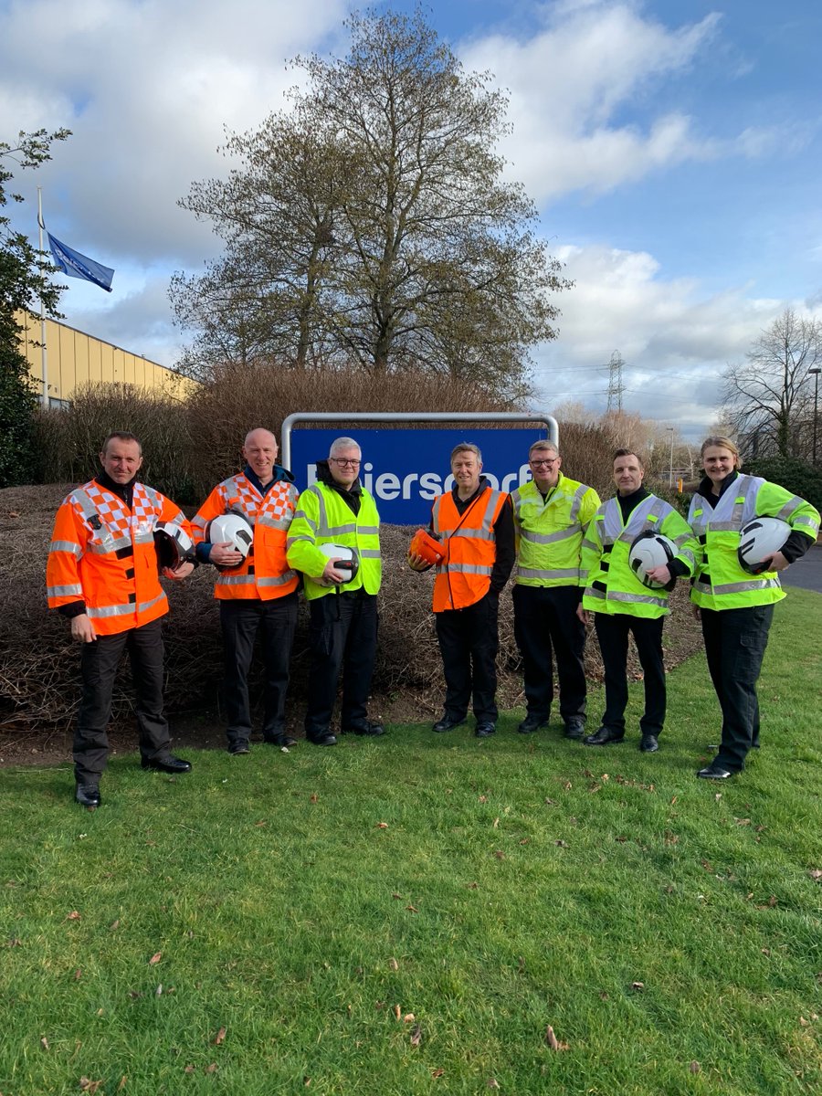 Officers from Command Group 2 starting their duty weekend with a visit hosted by @Beiersdorf_AG. Working with business to understand risks and plan for an effective response 🚒 #Preparedness