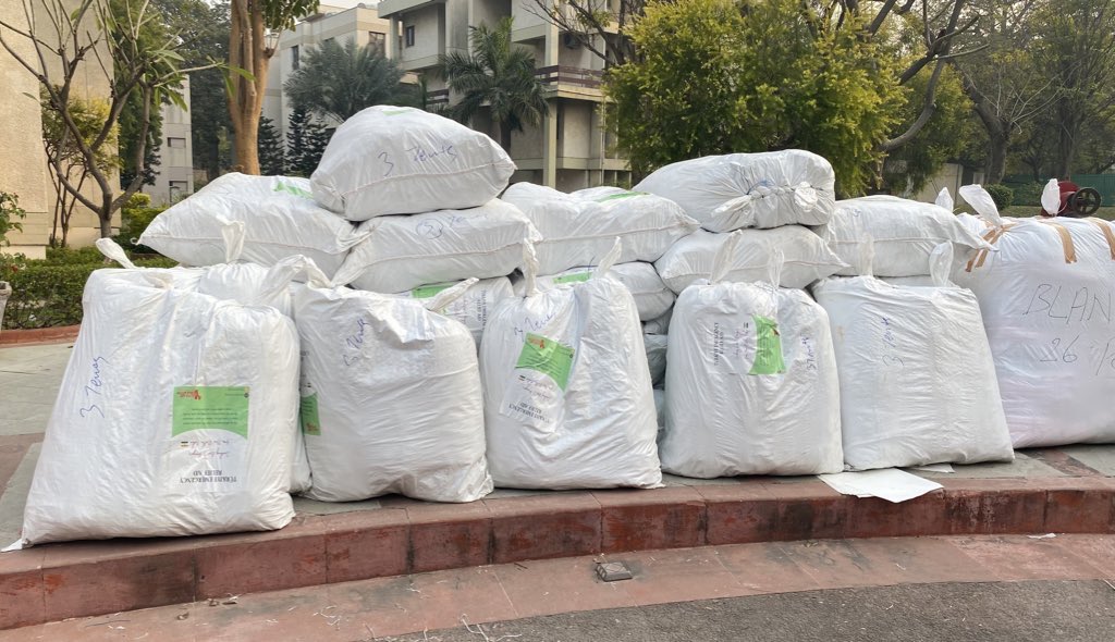 Khushbookhan_'s tweet photo. We dispatched approx 100 winter tents of 14x18 ft through the Turkiye embassy, New Delhi for the Earthquake survivors. More are on the way.

Hope they will get some relief from it ❤️

Keep supporting the cause &amp; follow 2nd tweet to contribute https://t.co/RYPZO1pjGg