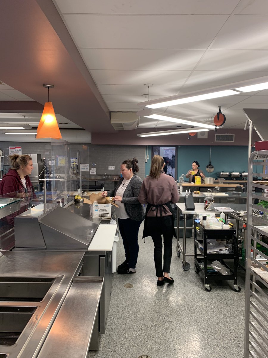 CobbGriffin's tweet photo. PJ staff in early this morning getting ready for our Grad breakfast. #PJThunderbirds @PJCSC @GEDSB https://t.co/T5iq640ewF