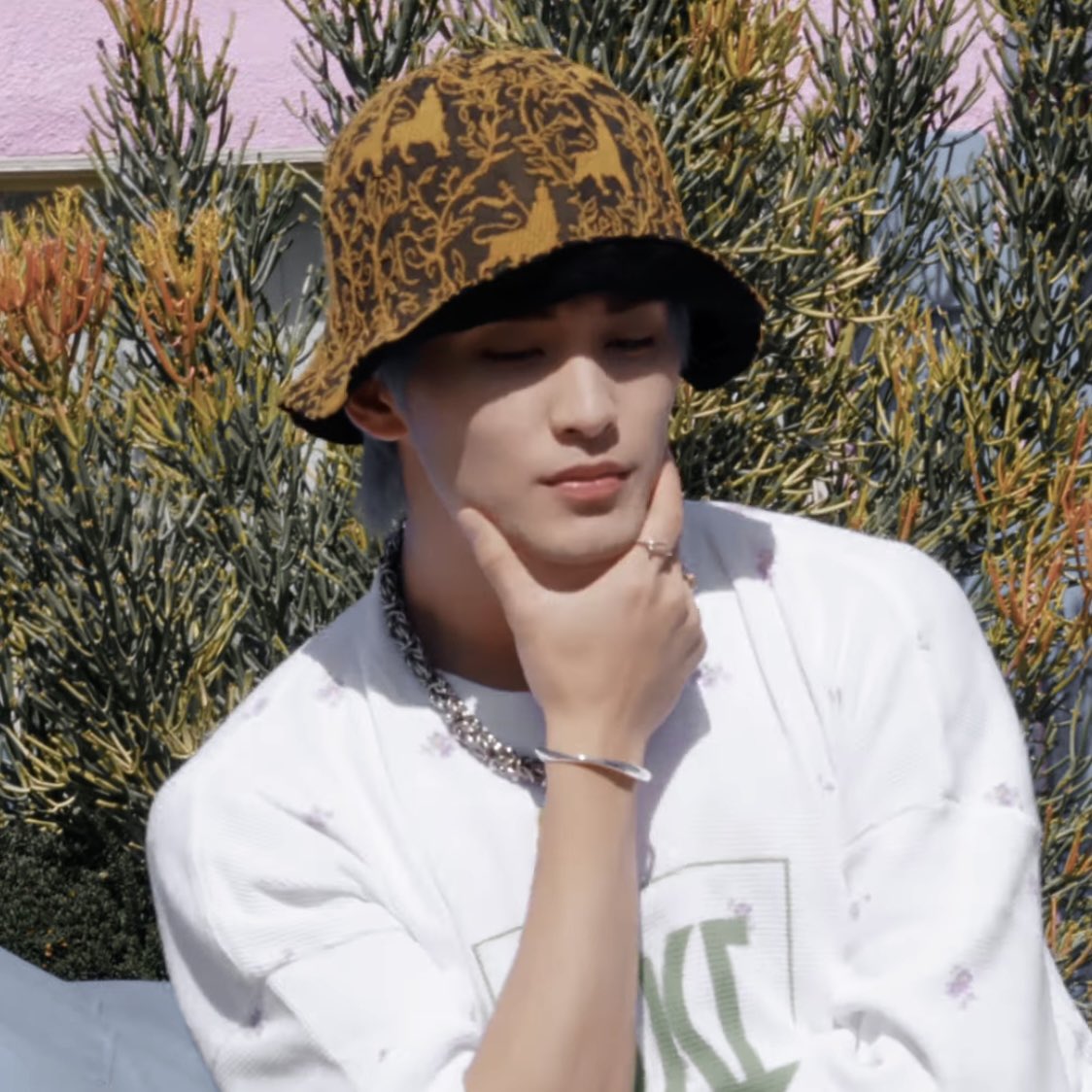 李J tweet media