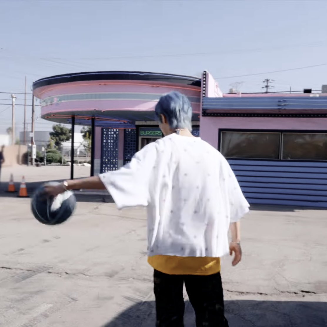 李J tweet media