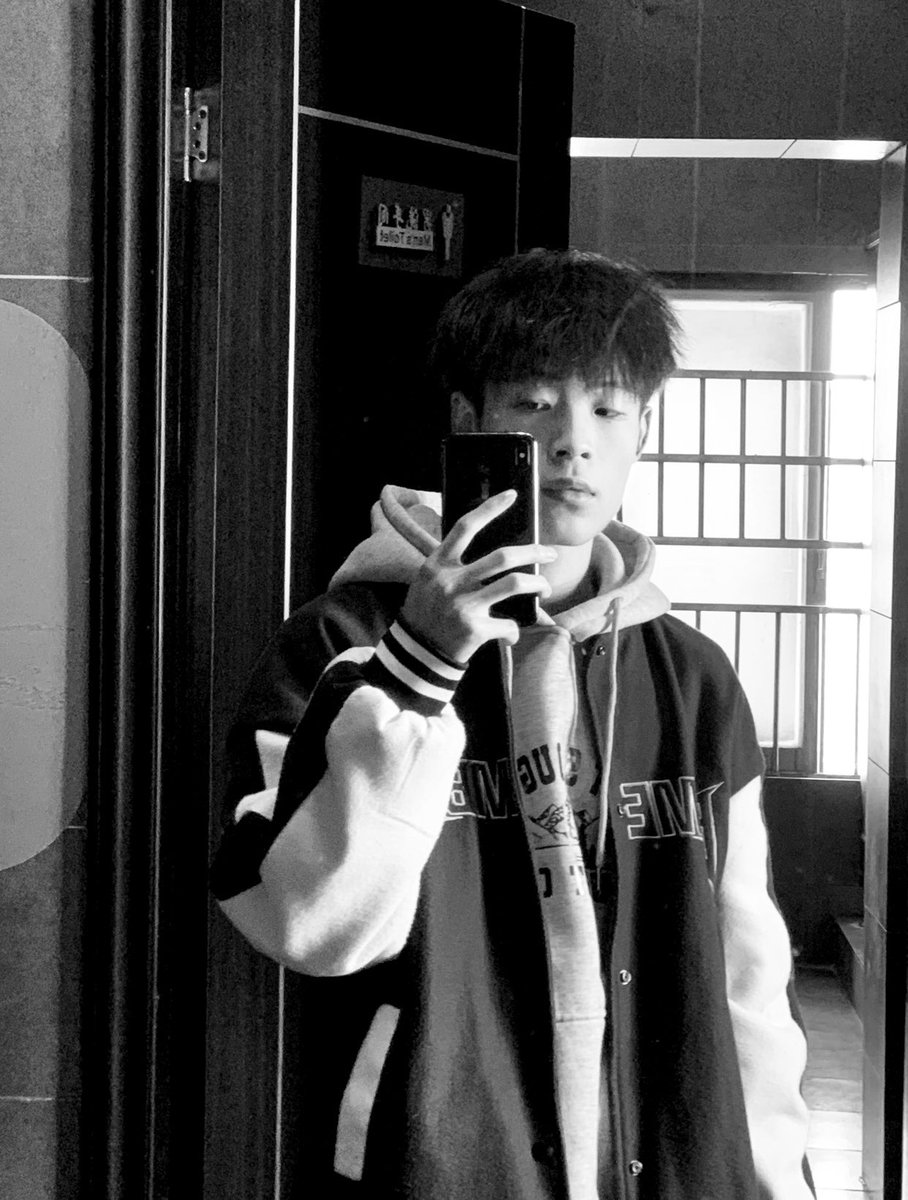 FX10520's tweet photo. hello https://t.co/g0cCYu2FU6