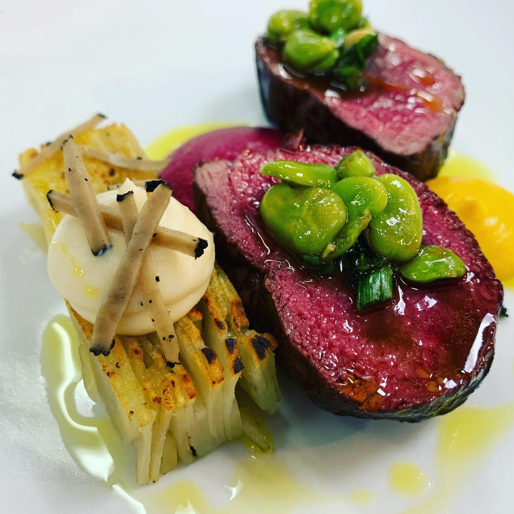 The St Moritz Shorecrest Restaurant

serving a daily changing menu that's driven by the
delicious ingredients Cornwall has to offer

Book now on 01208 862242 or on our website under
'dine'