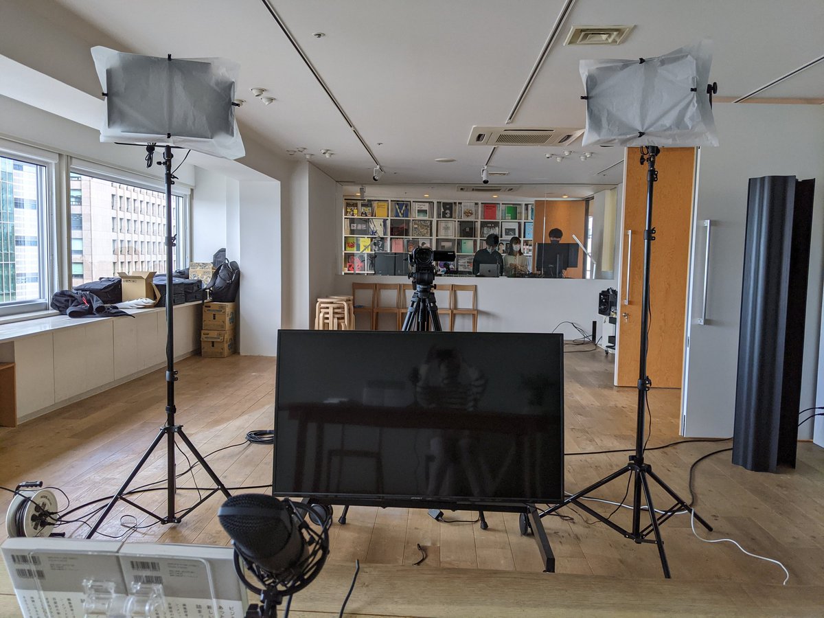 d_studio_dbs's tweet photo. dスタジオ。
居心地のよい空間での撮影。その他会議や取材、説明会、ワークショップ◎
外苑前駅徒歩1分。コスパ◎

#ムービー撮影
#スチール撮影
#レンタルスタジオ 
#会議室 
#クリエイティブ https://t.co/NOsP0NnMNz