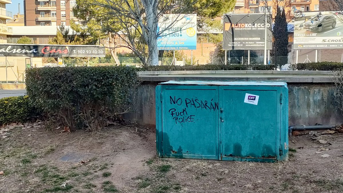 enric_pp's tweet photo. @marc_aloy , A la font de la plaça 11 de setembre de Manresa li convé una total remodelació, senzillament fa molta vergonya! https://t.co/aURKNWwnL2